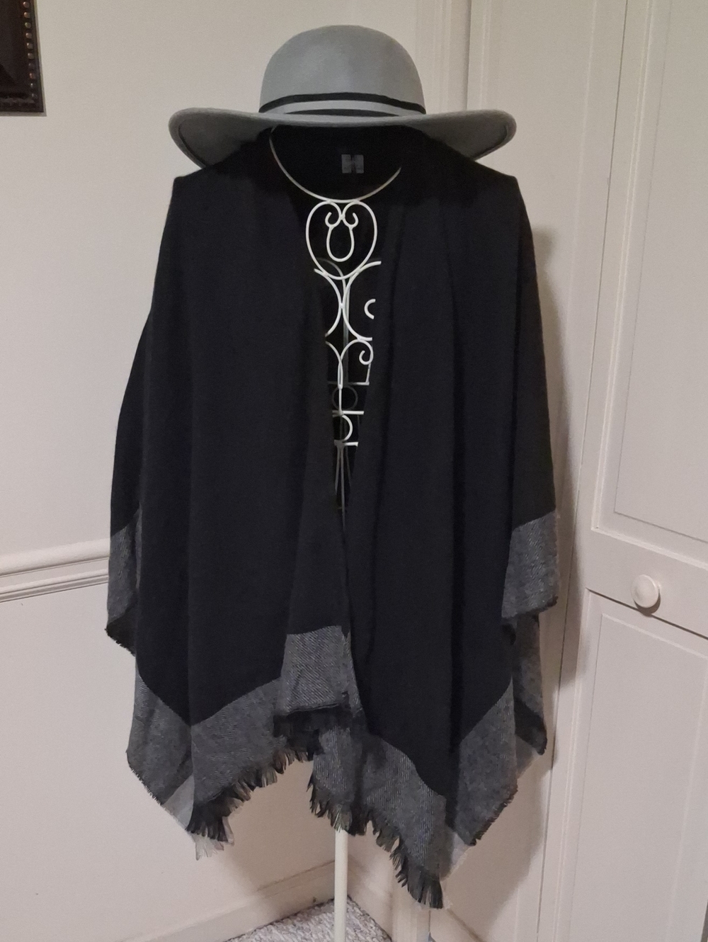 White Mountain Black and Gray Soft Lined Hat & Matching Shawl